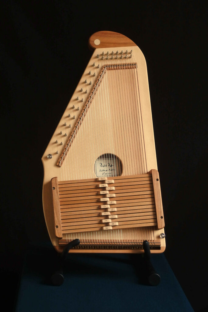Autoharpe de luthier, fabrication France, Atelier de l'Autoharpe. Crédit : B. Fajfer